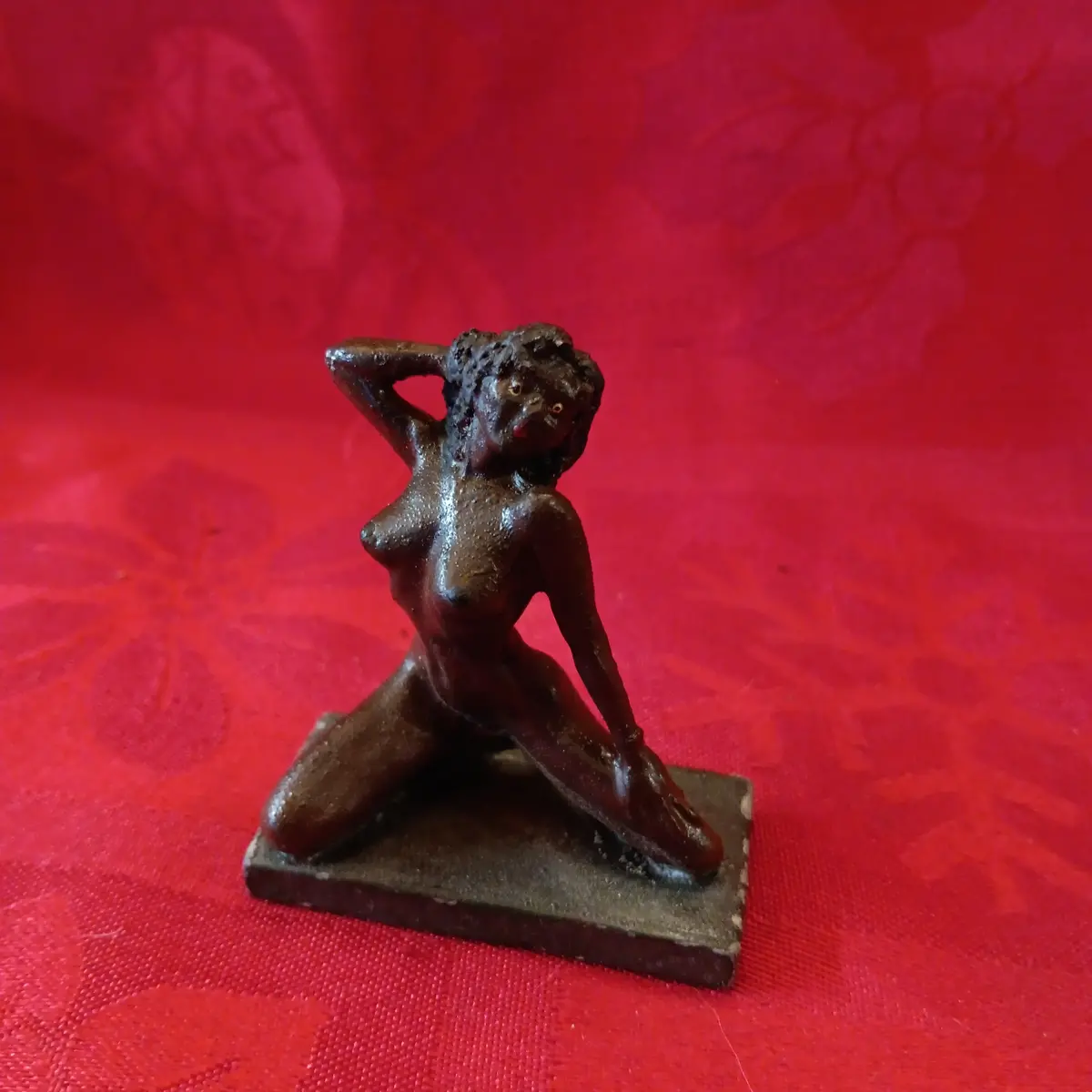 Lead Erotic Black Americana Naked Woman On Knees 1