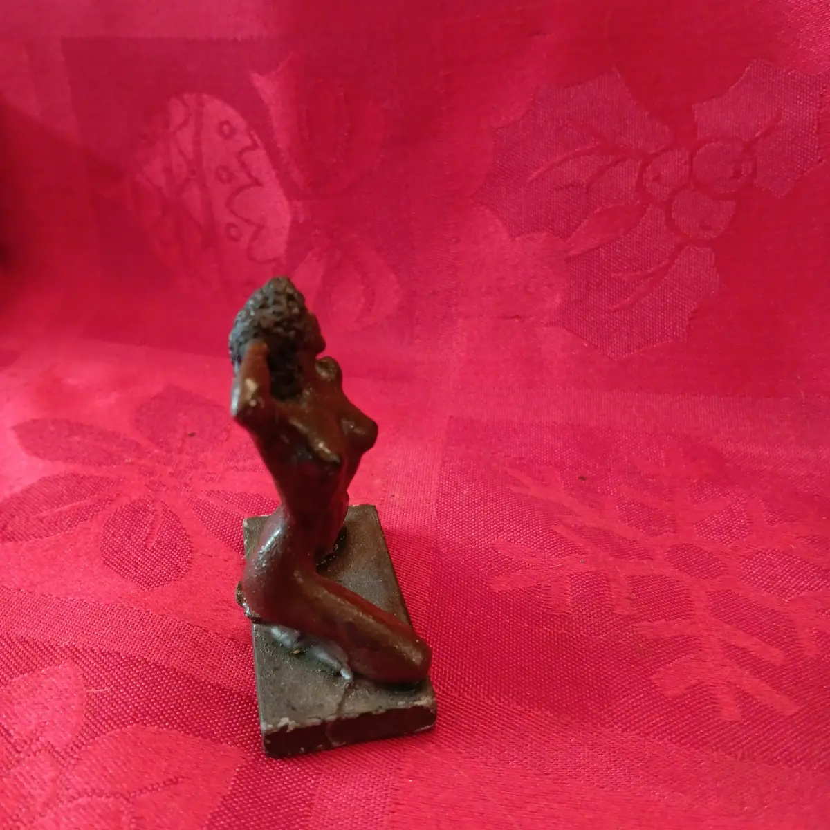 Lead Erotic Black Americana Naked Woman On Knees 2