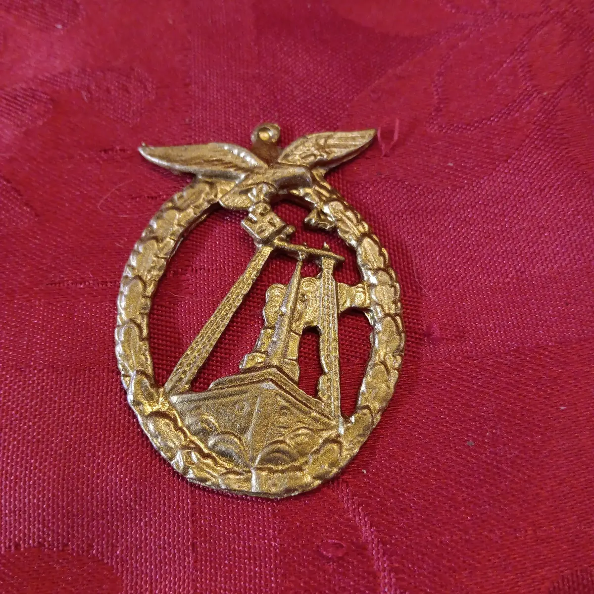 Lead Wwii Natzi Eagle Swastika Pendant Badge 1