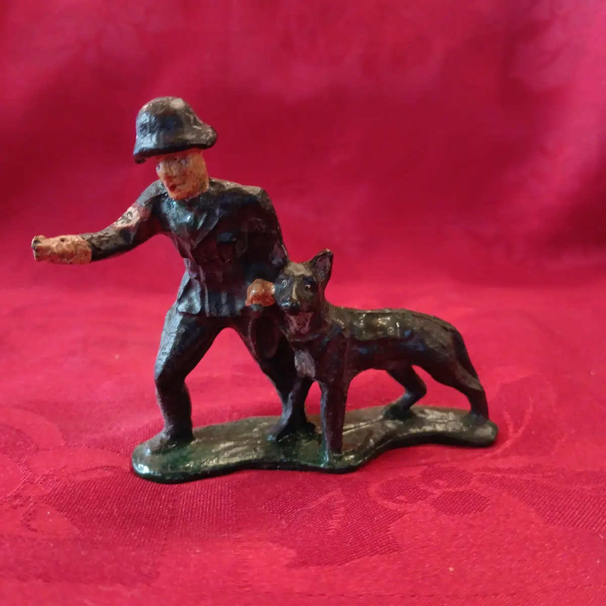 Lead Wwii Natzi German Soldier & Dog 1