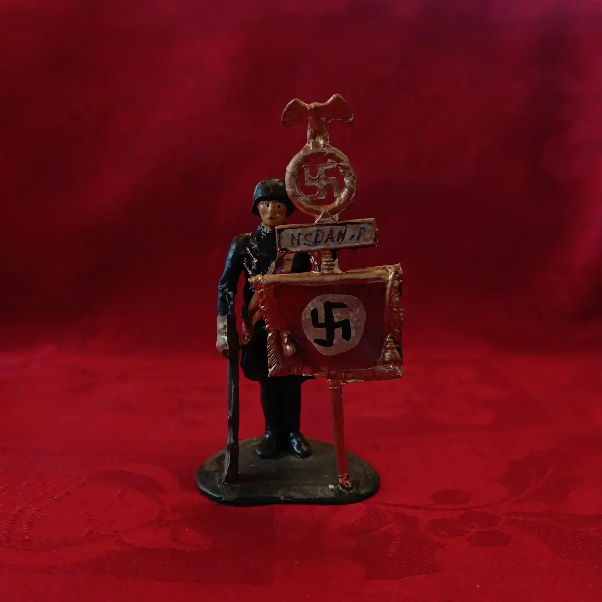 Lead Wwii Natzi German Soldier Nsdan.P Flag 1