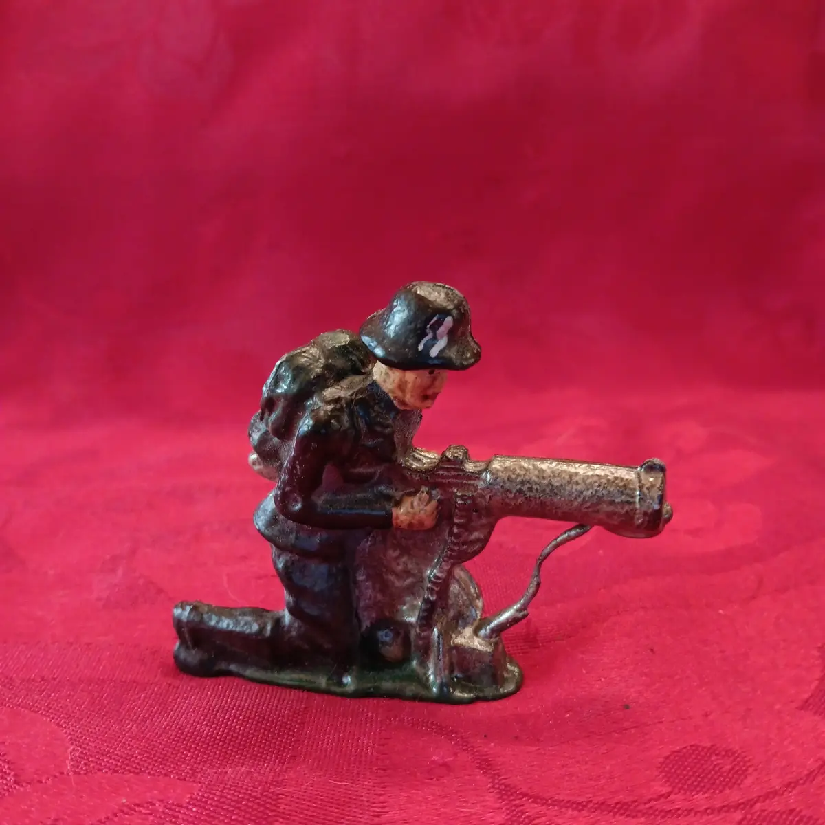 Lead Wwii Natzi German Soldier With Gun 1