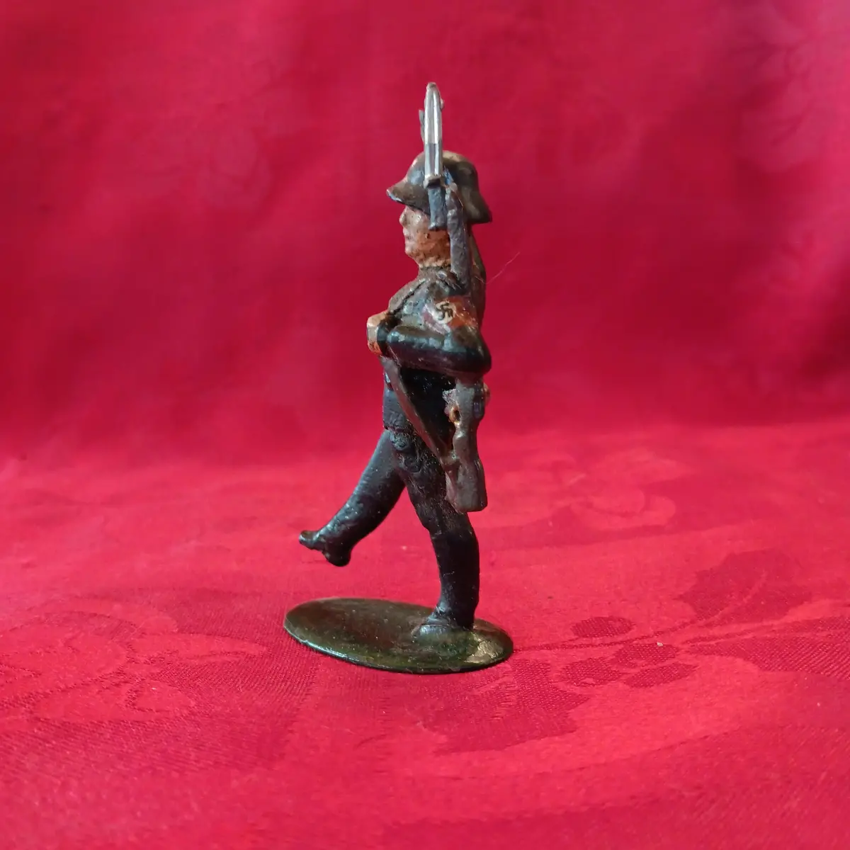 Lead Wwii Natzi German Marching Soldier With Bayonet 1