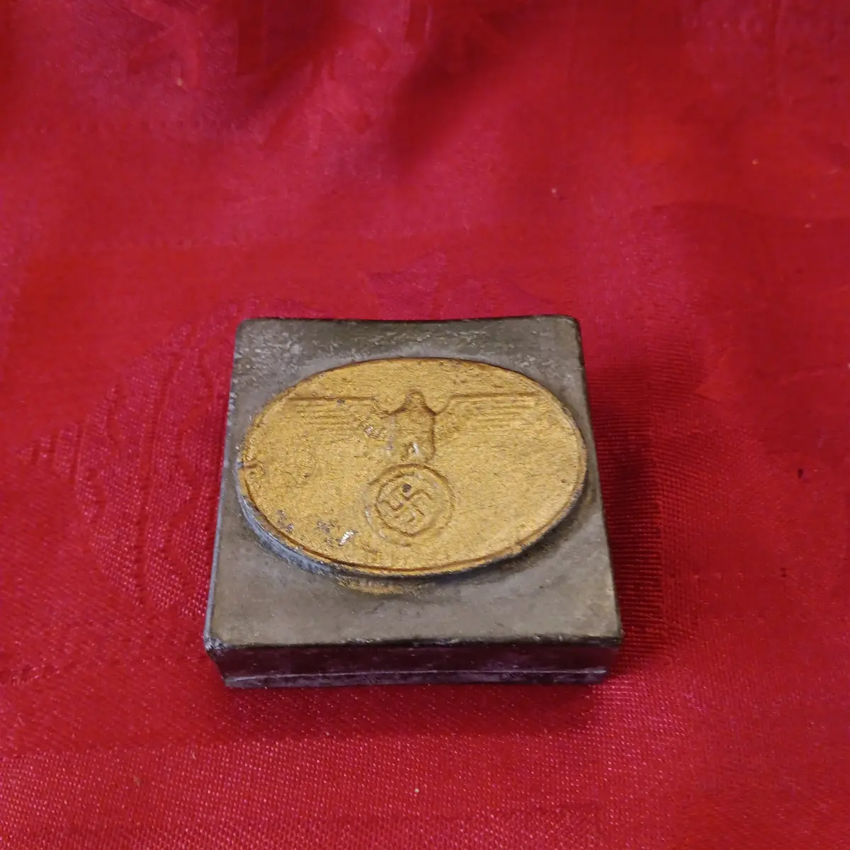 Lead Wwii Natzi Eagle Swastika Symbol 1