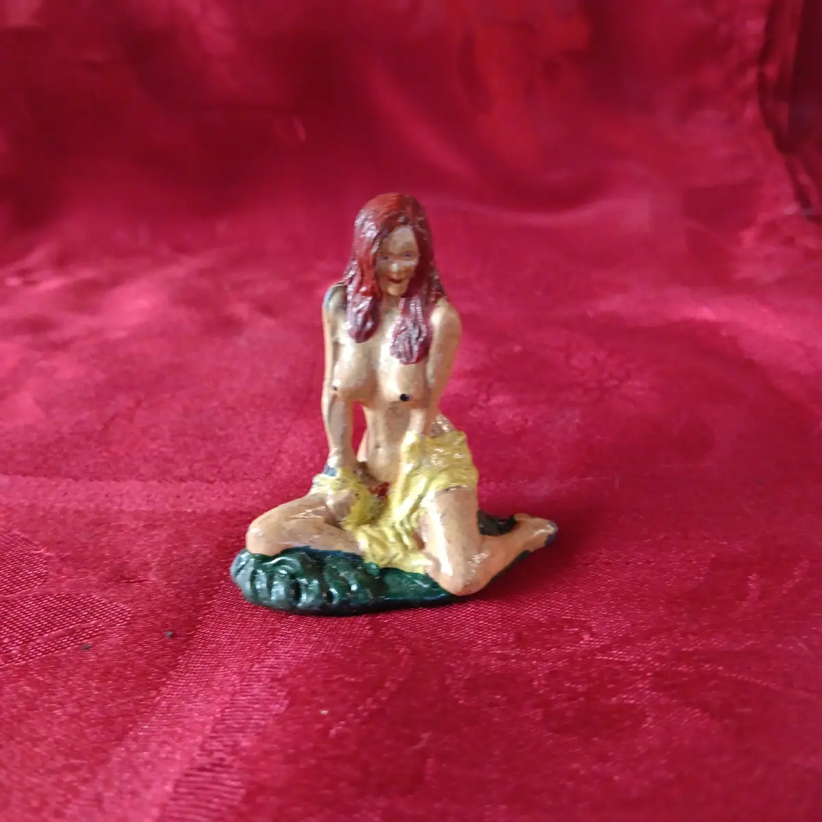 Lead Erotic  Topless Woman In Yellow Dress 1