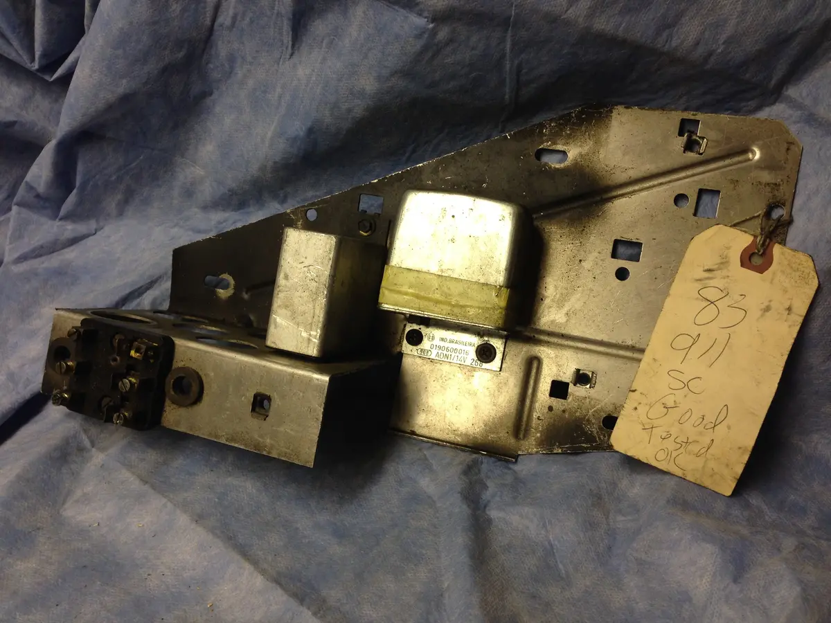911 Sc Rear Relay Panel With Rear Heat Relay  - 3 Pin Fuse Box And Hella Voltage Regulator 0190600016 (Made In Brazil) - 1