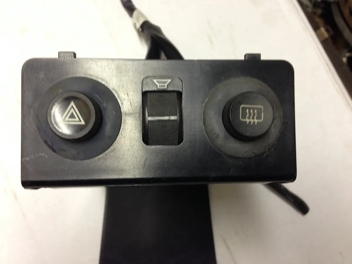 911 Console Hazard Rear Defrost Fader Swtich Hazard Switch With Dual Triangle, 911.645.605.01  
911.612.014.31 - 911.613.069.01 1