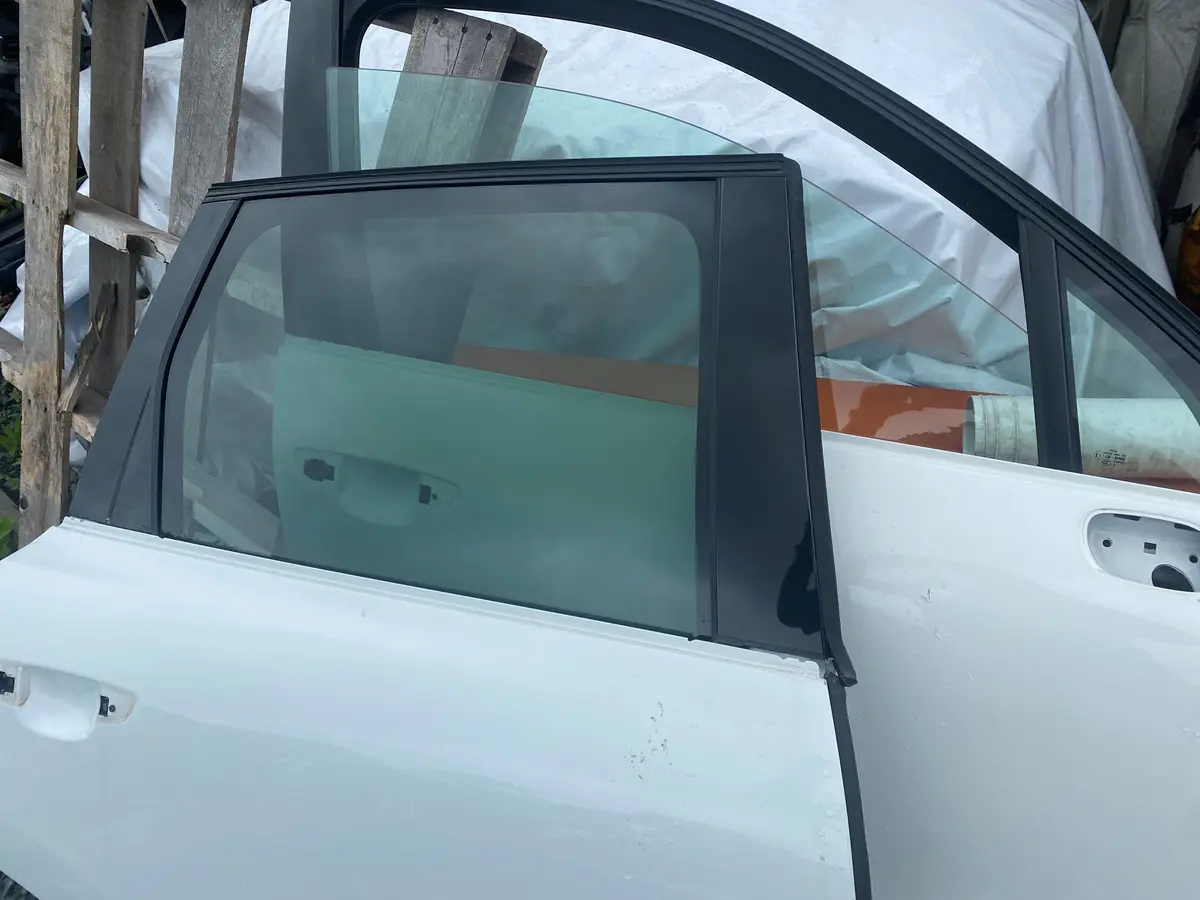Porsche Cayenne Door Glass Passenger Front 2013 1
