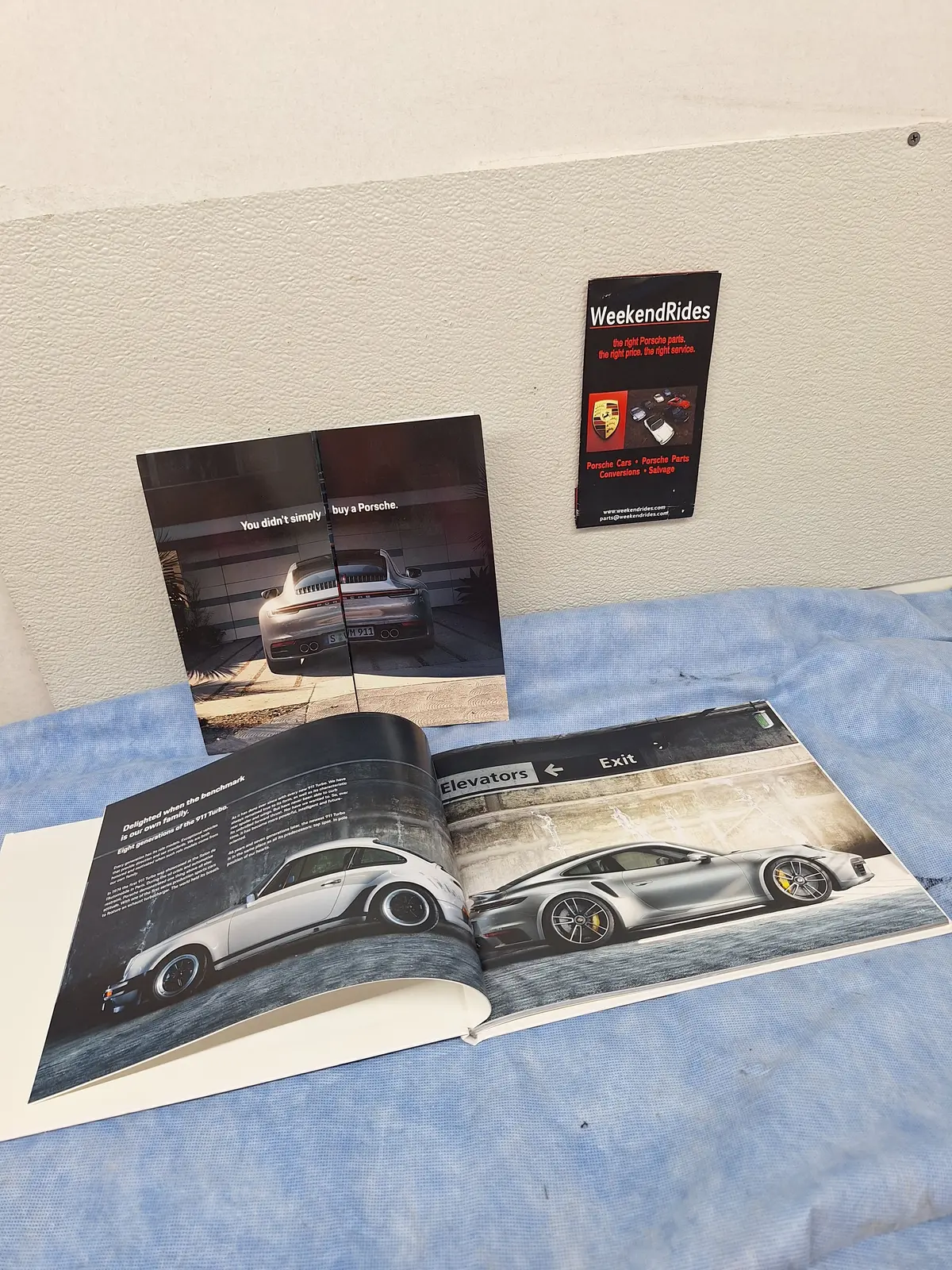 Porsche 911 Turbo S (992 Series) Brochure Hardcover With Full 911 S Turbo Racing Trifold Poster 
Wslk2001000123 En/Us 2020 - Wslk2001000123 1