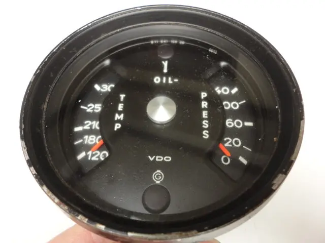 911 Oil Temp Gauge 911E 911S Scales Read As  120-300 Press 0-40  00/13 1970-73 1