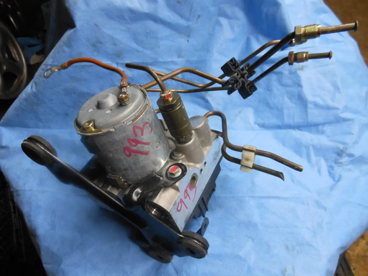 993 Abs Pump Bosch # 0265213006 With Bracket And Supply Lines Abs Control Module, Hydraulic Unit, Accumulator And Pump 1