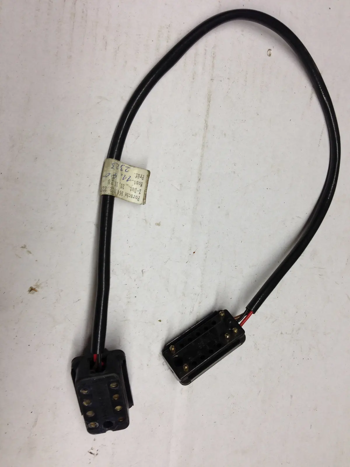 911 964 Seat Wiring Harness Adaptor
1989-94 C2/4/Turbo Note: Missing Conector Plug On One End, Pic For Reference Only. No Cut Wires Ask About Discount Shipping! - 964.612.227.00 1