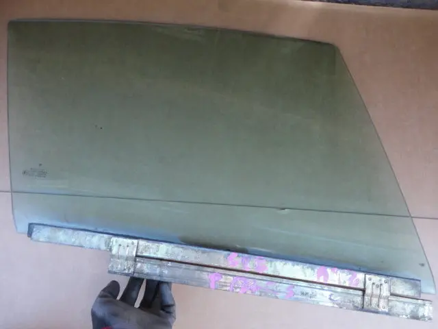 993 Door Window Glass With Lifting Channel Right Coupe Sekurit - 993.542.012.01 1