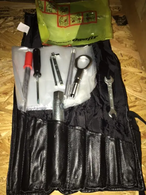 Boxster Tool Kit With Gloves And Tire Bag 2000 - 1