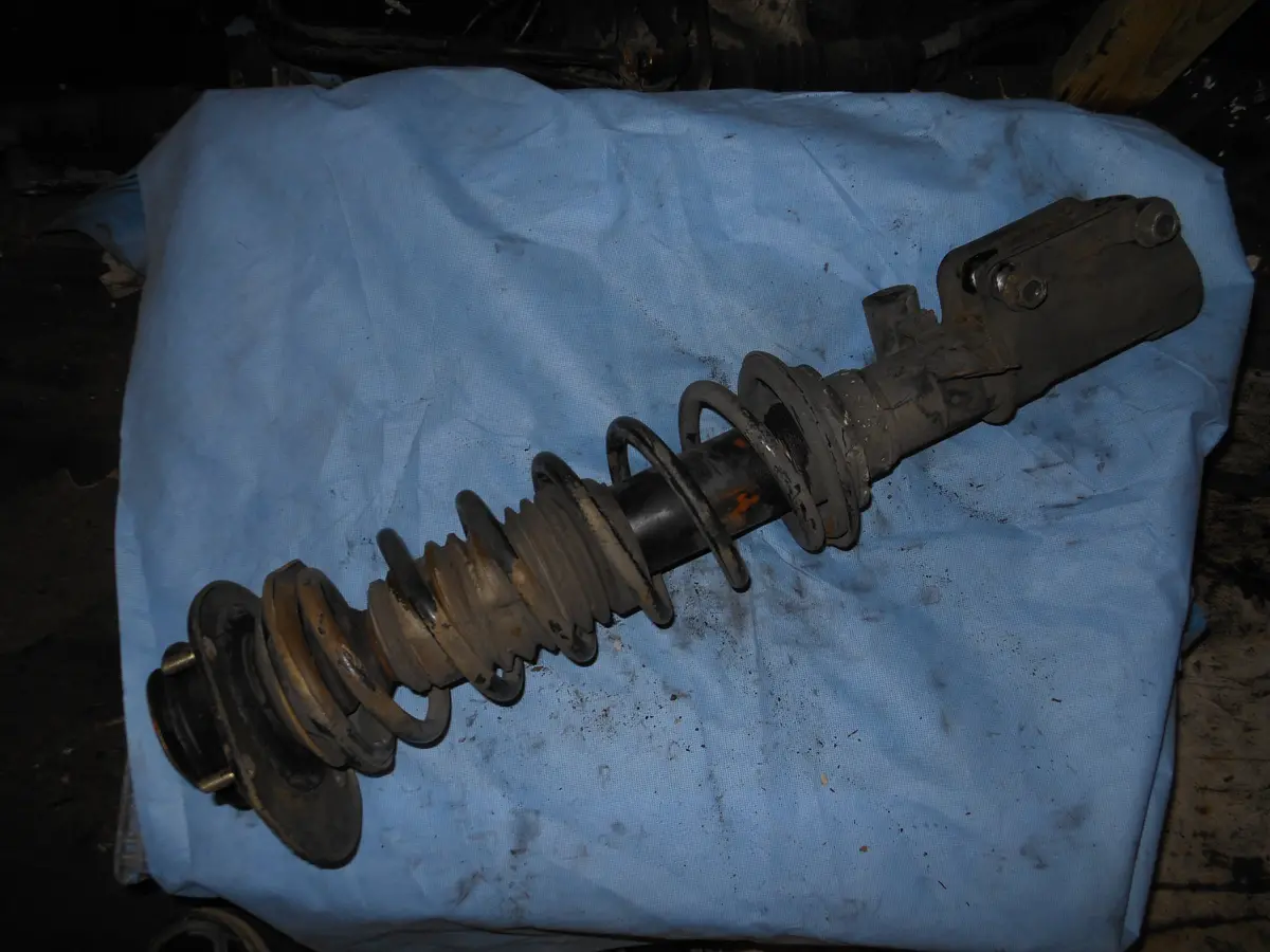 993 Front Strut Right Monroe Assembly Mount, Hub, Plate, Wheel Carrier
1995-98 Cpe/Turbo - 993.343.042.35 1