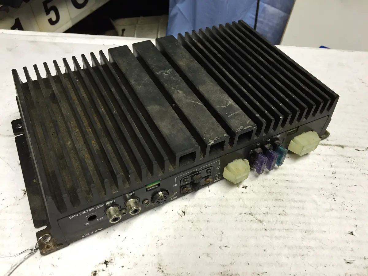 Alpine 3519 Power Amp - 1