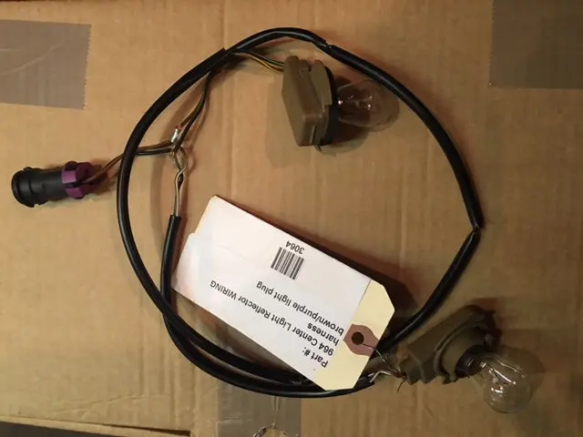 964 Center Light Reflector Wiring Harness
Brown/Purple Light Plug 1