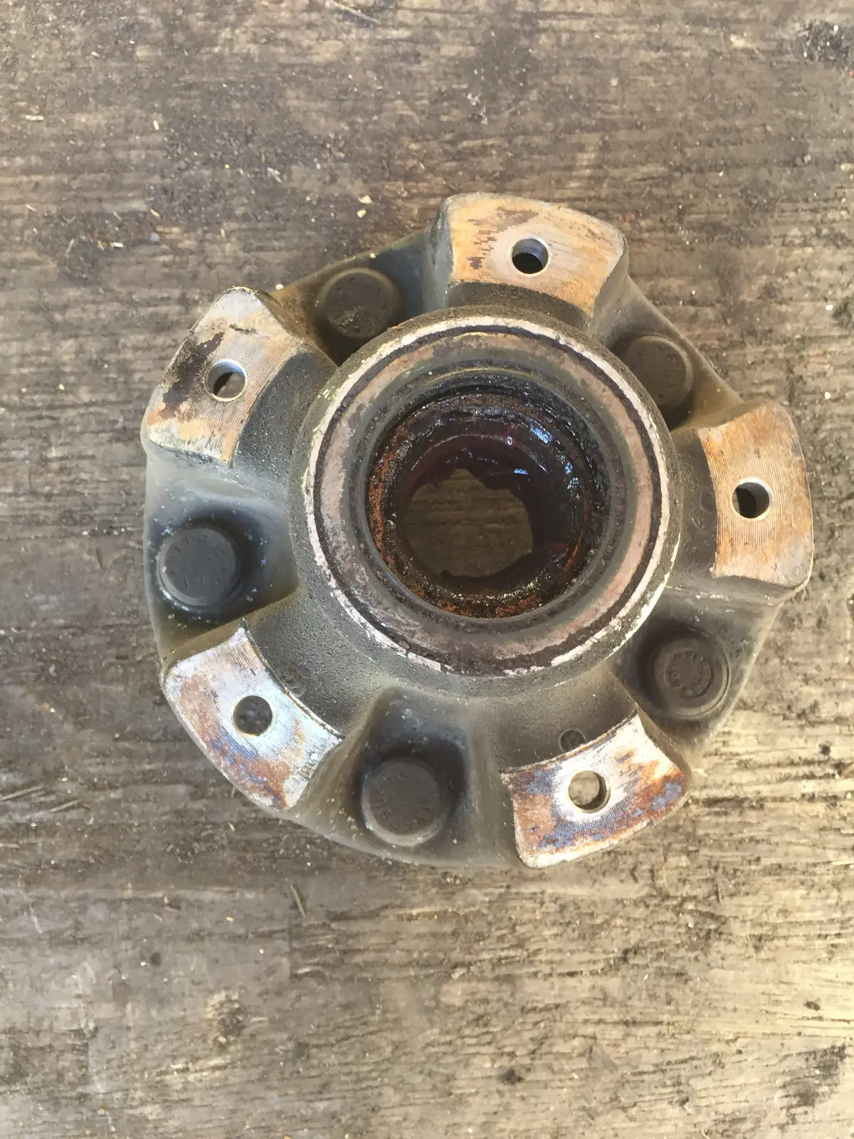 911 Front Hub With Wheel Studs Bolts 1974-89 - 911.341.065.06 1