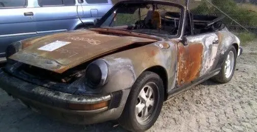 911 Body Shell Cabrio 1986 White Non Rebuildable Salvage Body Only Non Rolling No Body Parts No Suspension 1