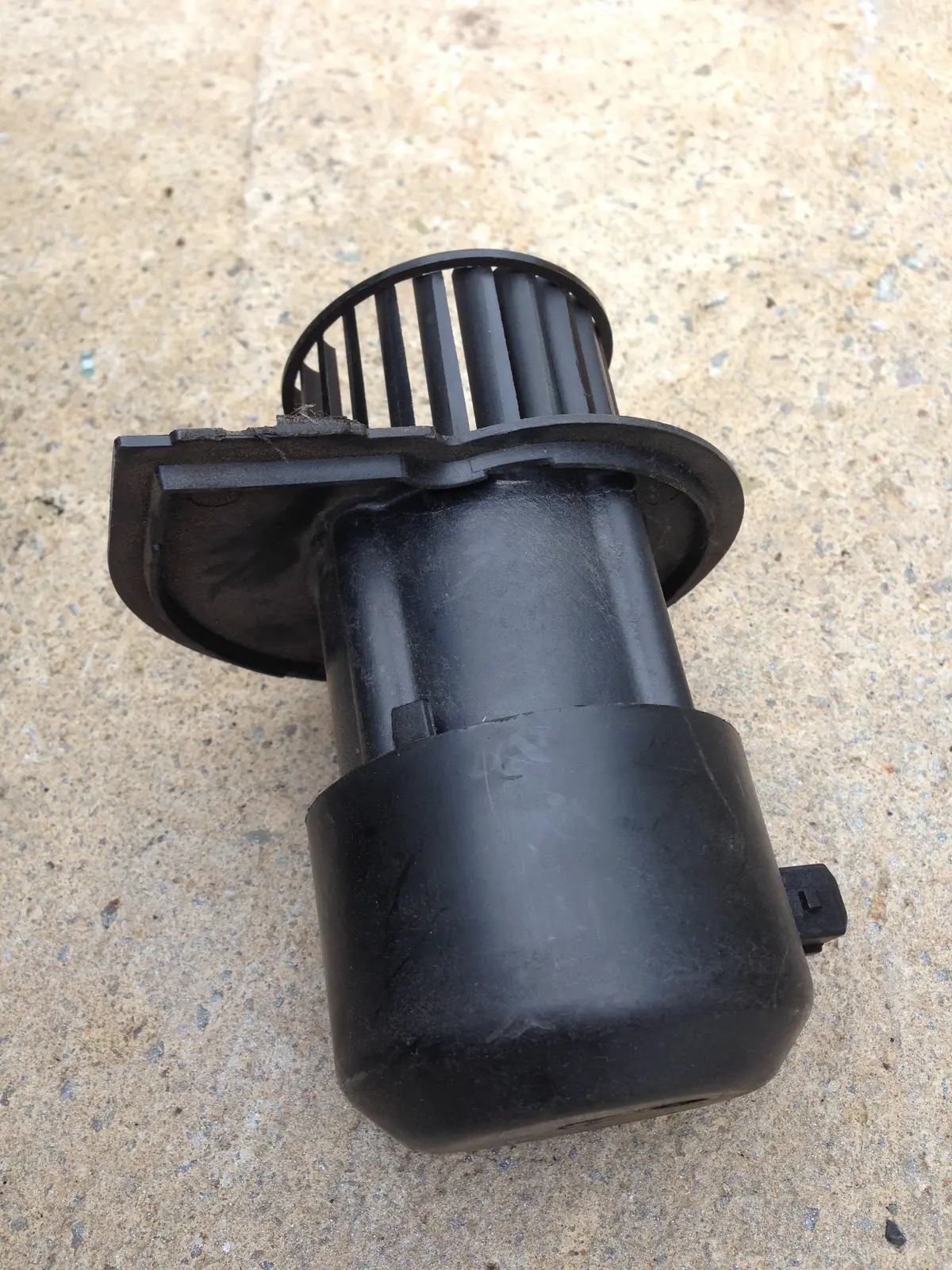 911 Blower Motor Radial Left Footwell Under Dash 911 (1984-89) Motor Only - 911.624.043.02 1
