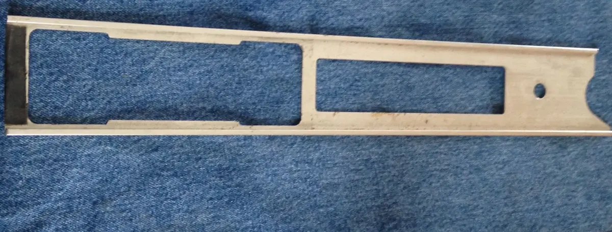 911 T  Dash Center Radio Surround Aluminum (1970-73) 1