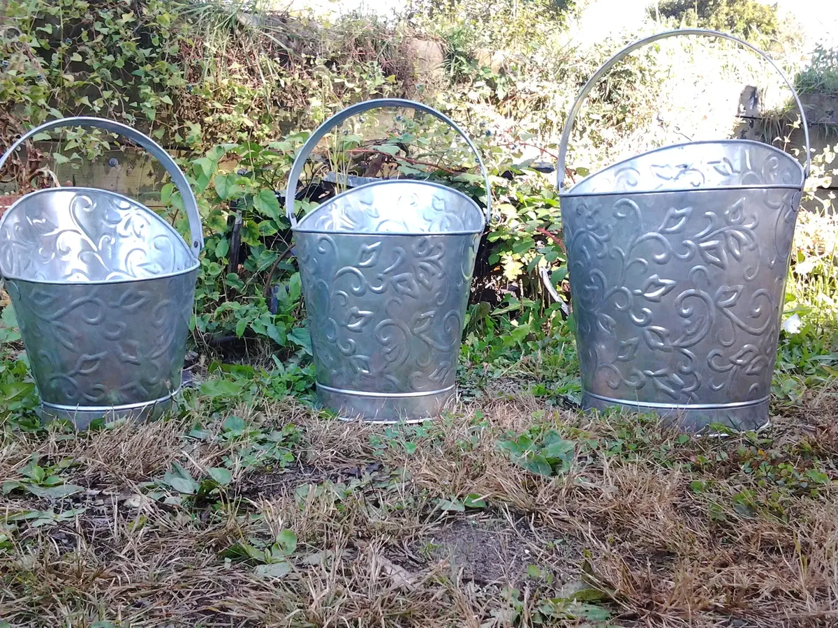 Metal Tin Planter - 3 Piece Set Planter Carrier 1