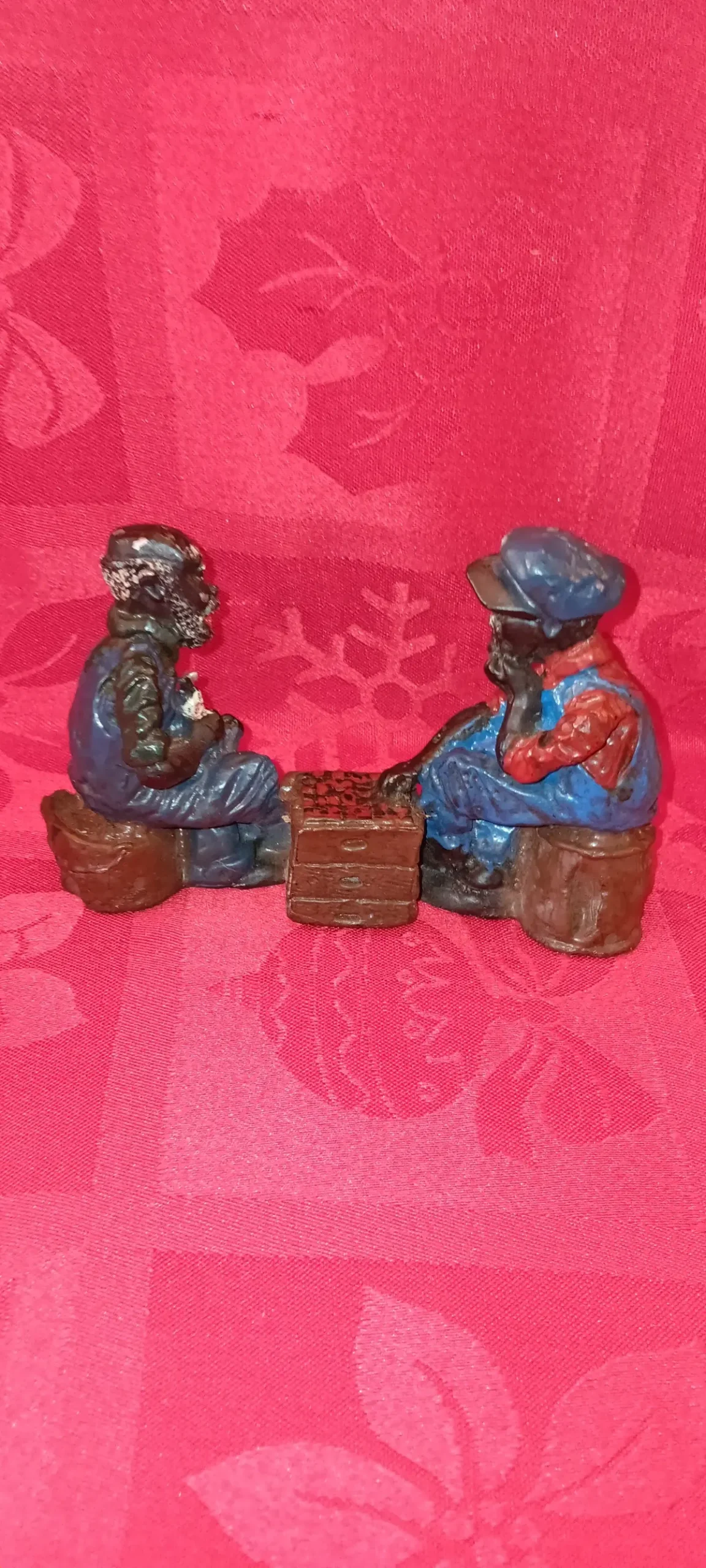 Lead Black Americana Large Men Playing Checkers 1