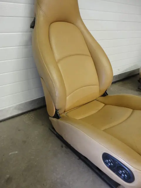 993 Seat Right Power 2/4 Way Tan Needs Repair, Small Tear In Front Edge - 993.199.880.80 2