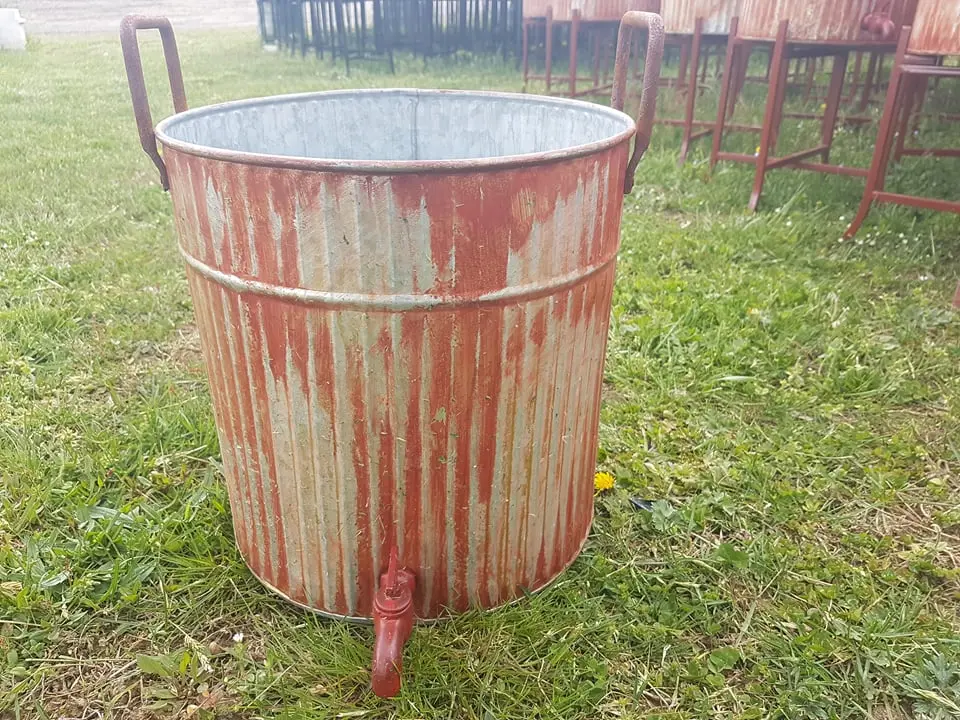Tin - Galvanized Red Spigots Planter With Stand 1