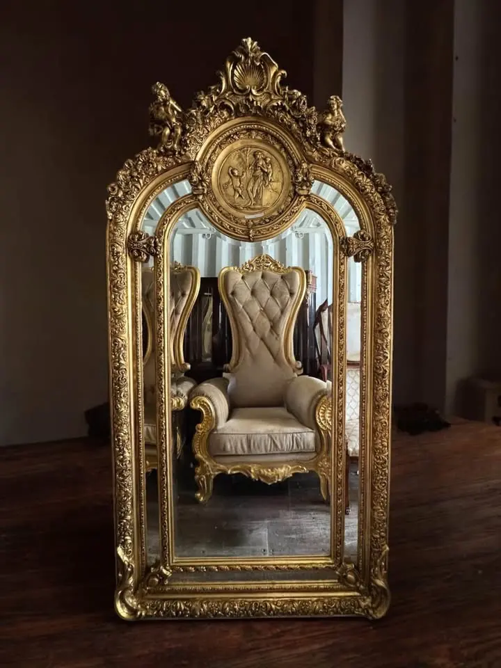 Neoclassical Gilt Trumeau Mirror With Cherubs & Medallion 1