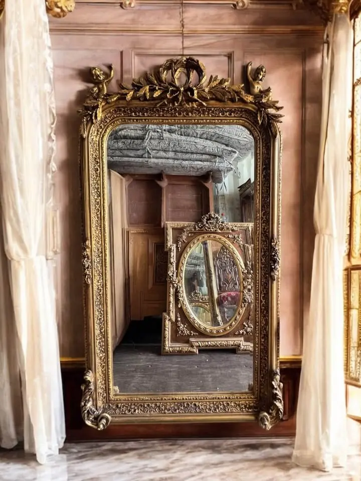 Louis Xvi-Style Giltwood Mirror With Cherub Detail 1