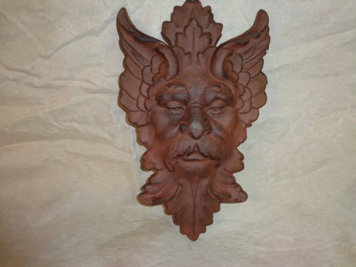 Cast Iron - Gothic Face Hanging Decor / Wall Art 1