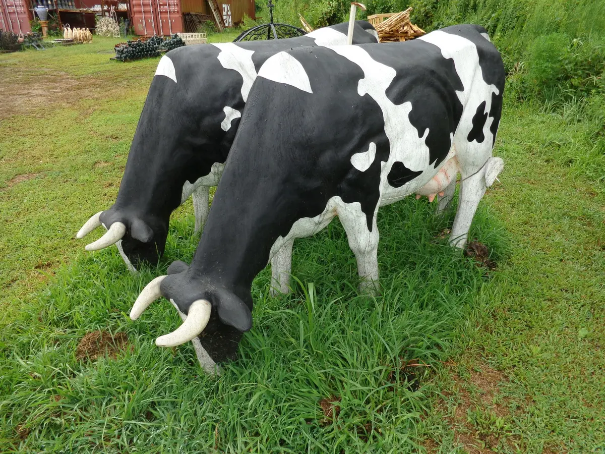 Single Life Size Polyresin Cow (Grazing) 1