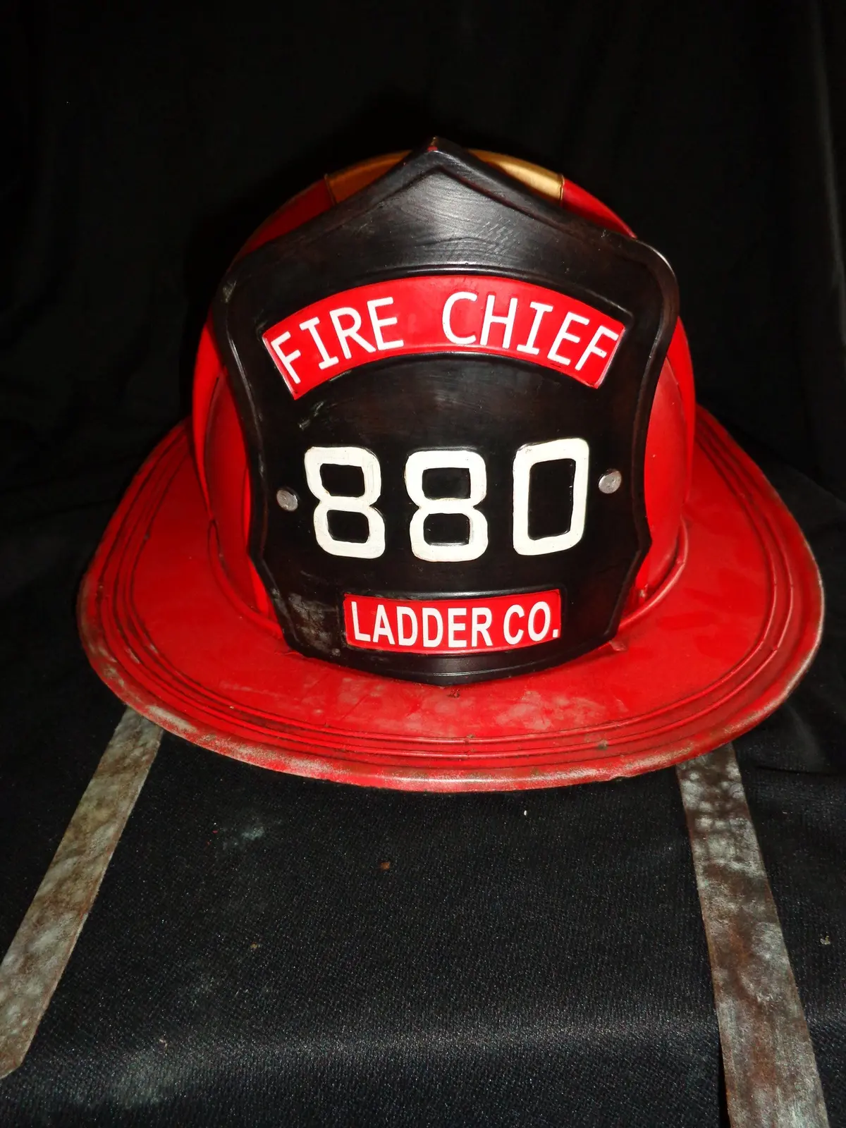 Metal Tin - Fire Cheif Ladder Co. 880 Red Helmet 1