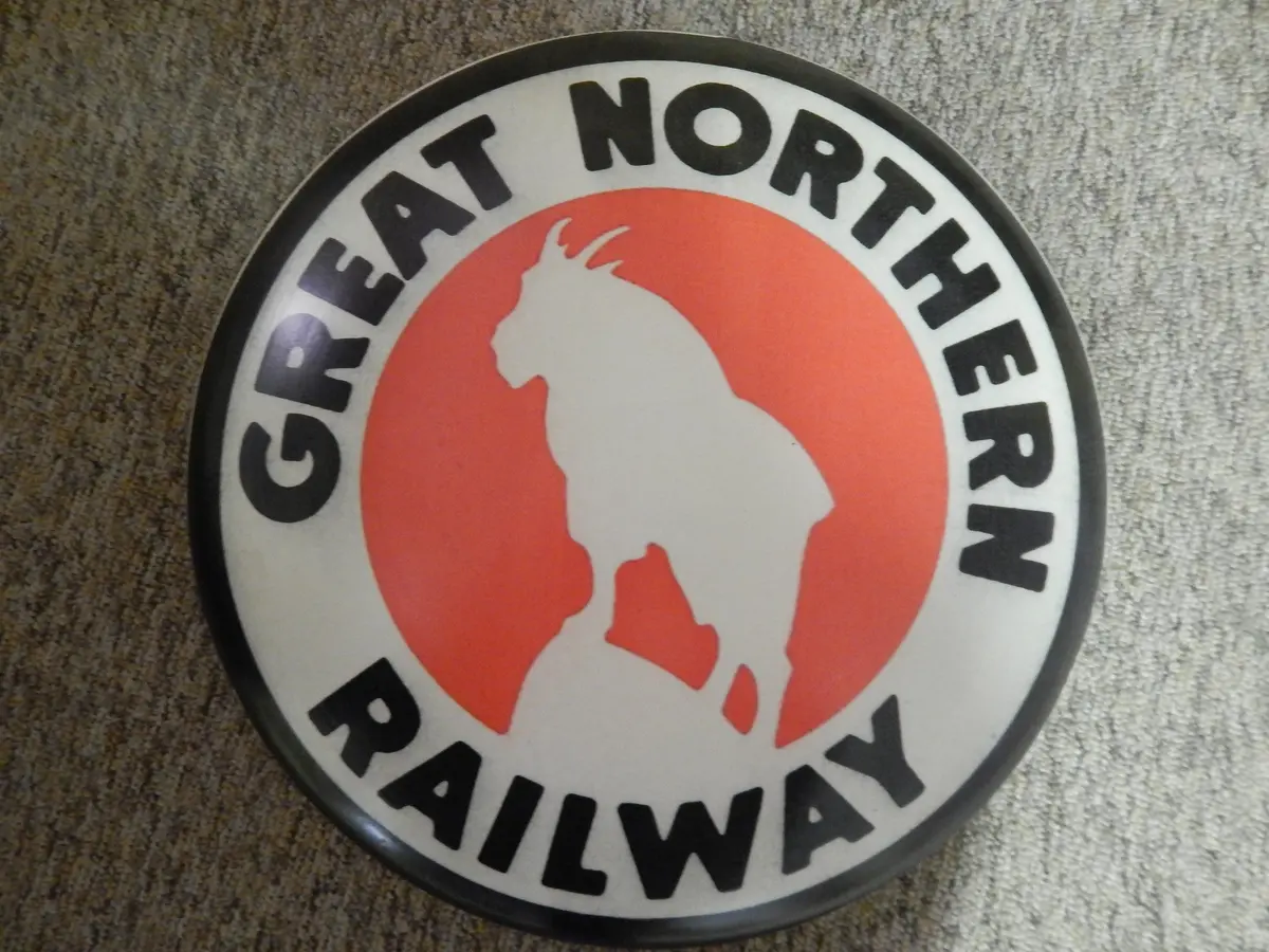 Tin Sign - Advertising Button  "Great Northern Railway" 1