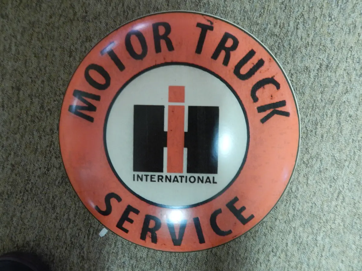 Tin Sign - Advertising Button "International Motor Truck Service" 1