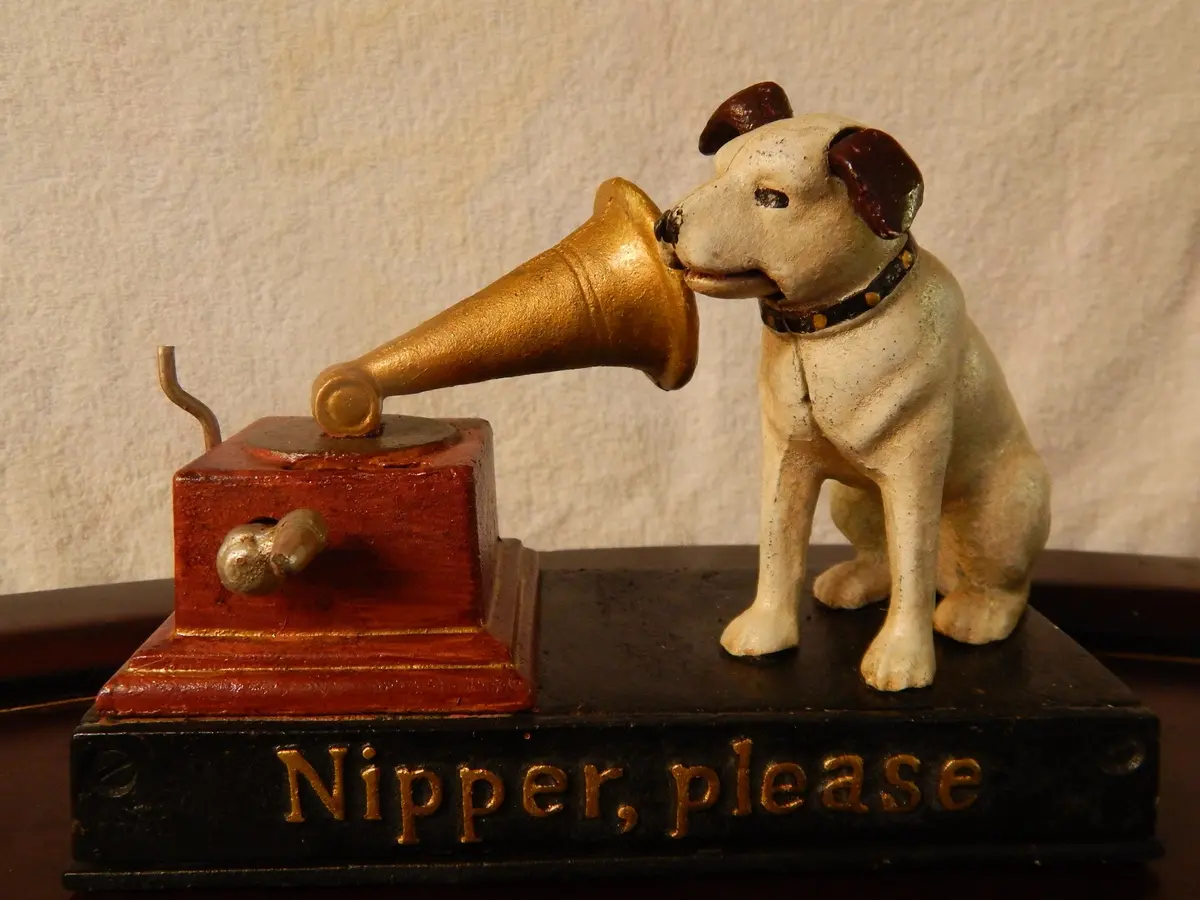Mechanical Bank- Wind-Up Nipper Musical Bank 1