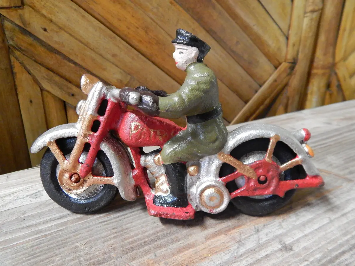 Cast Iron Figurine - Hubley Motorcycle Patrol 1
