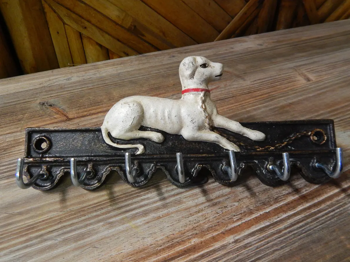 Key Holder Cast Iron - Dog 7 Key Hooks 1