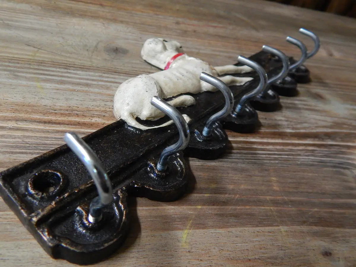 Key Holder Cast Iron - Dog 7 Key Hooks 2