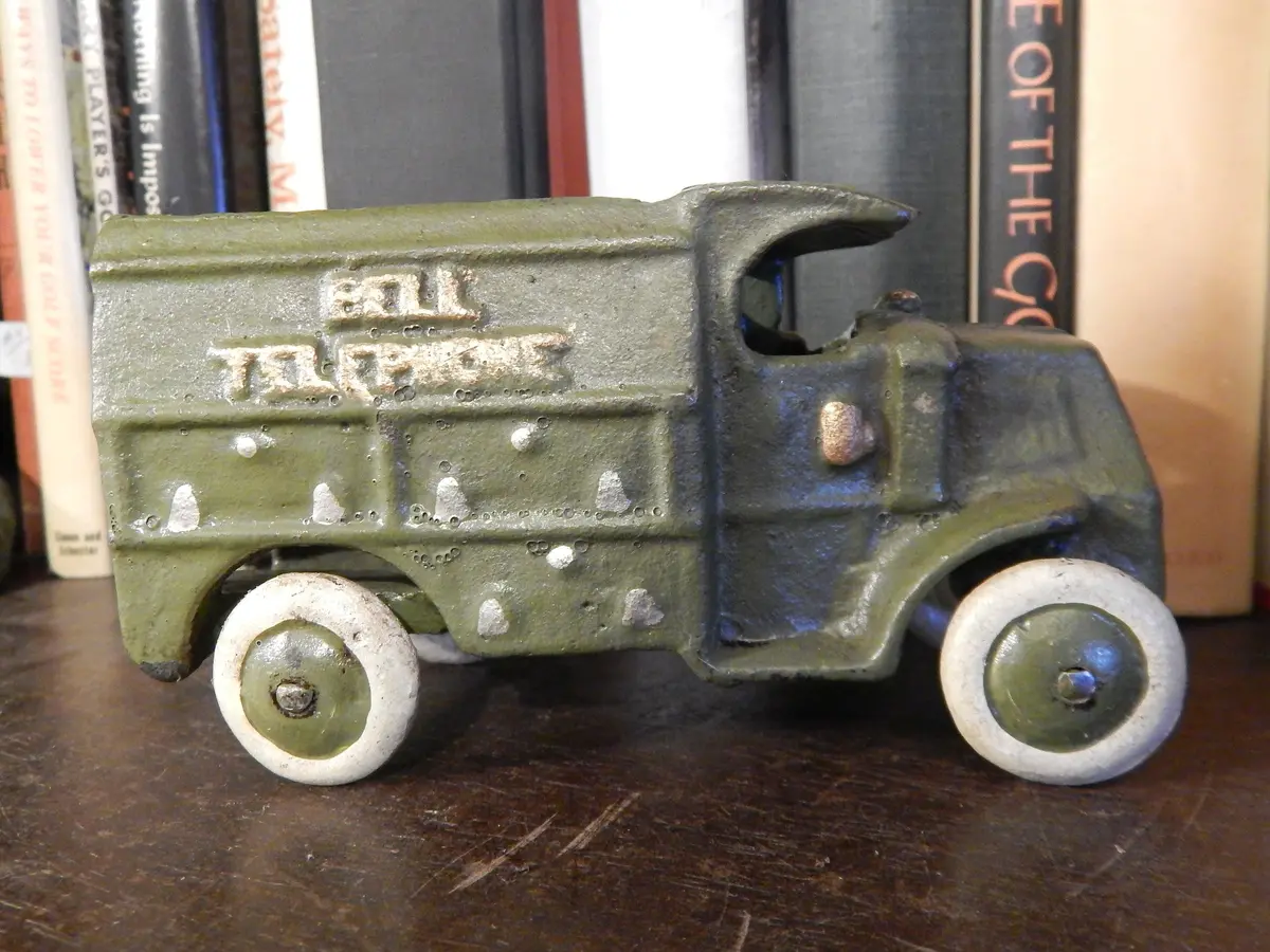 Cast Iron Truck - Hubley Green Telephone Truck Toy 1
