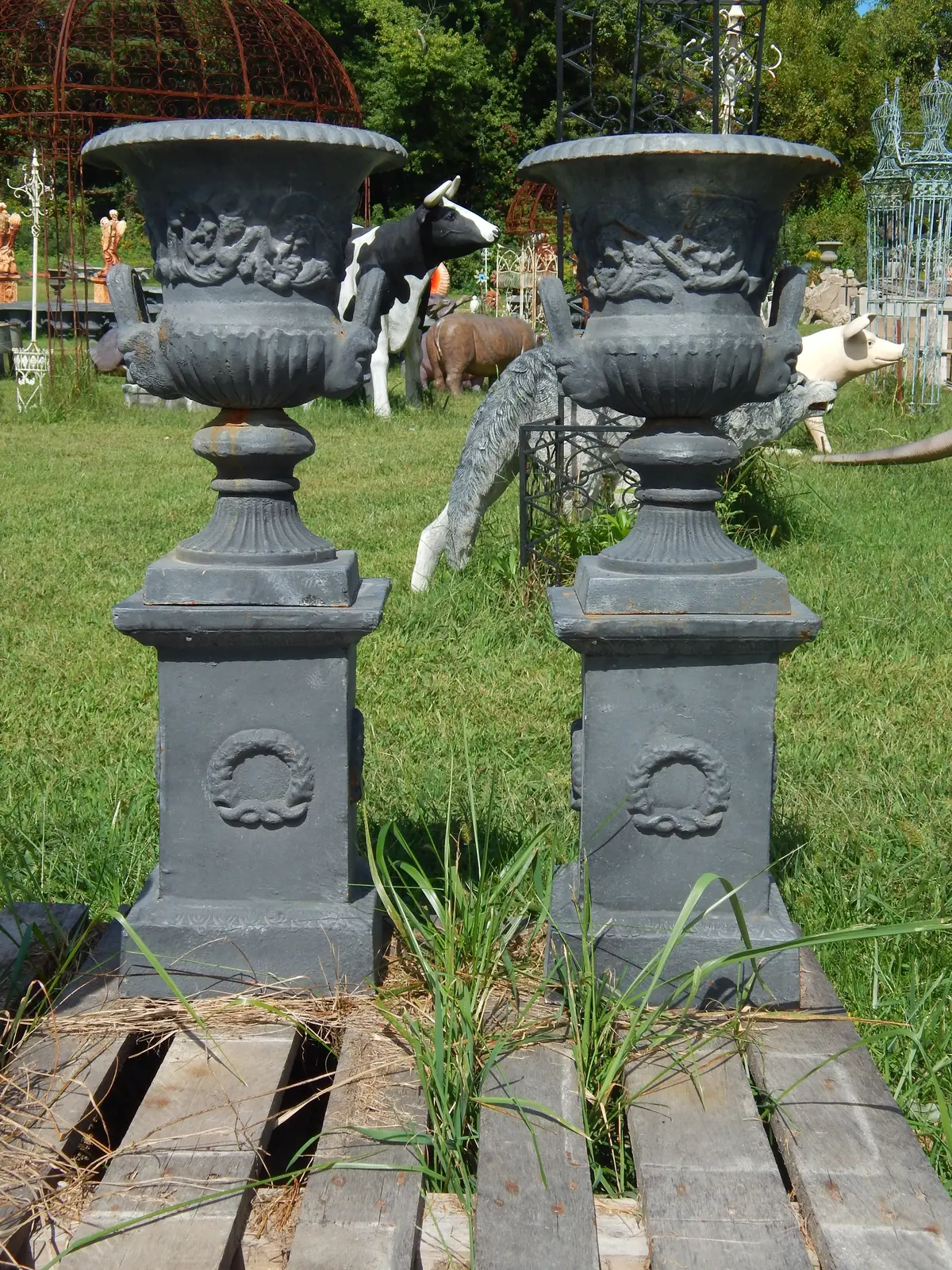 Urn Cast Iron -Pair 2 Face Handle 1