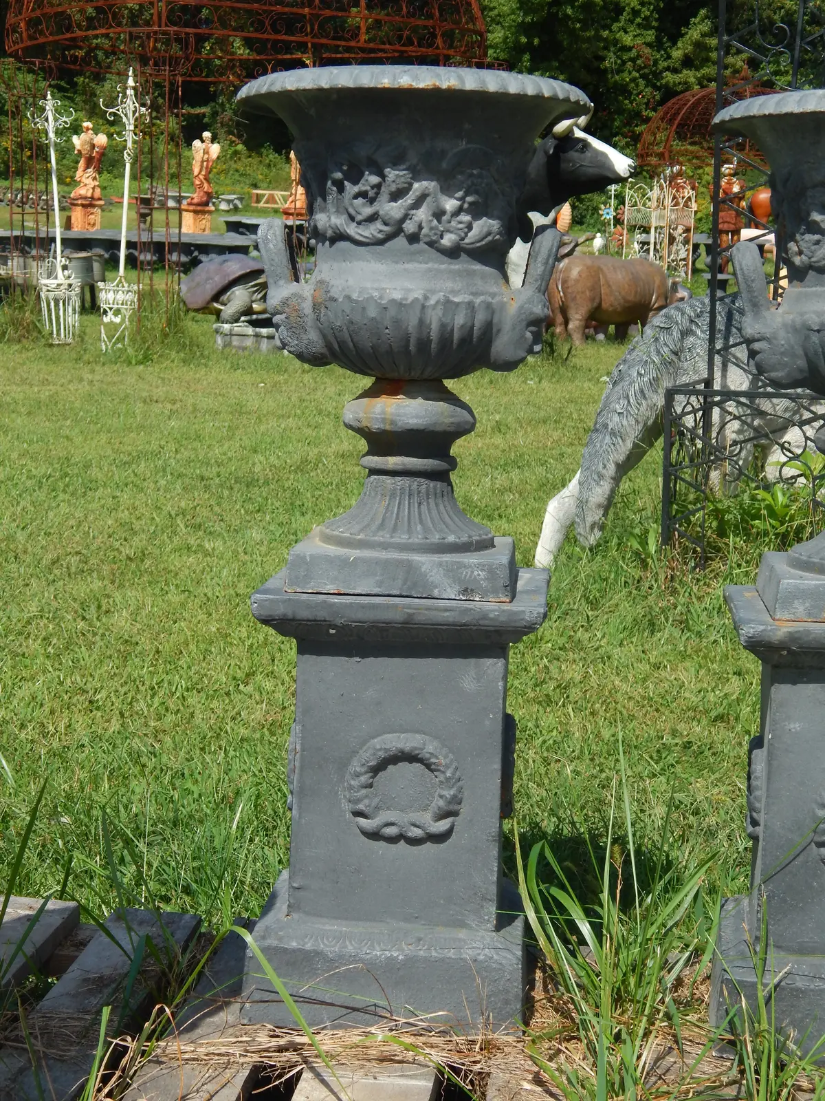 Urn Cast Iron -Pair 2 Face Handle 2