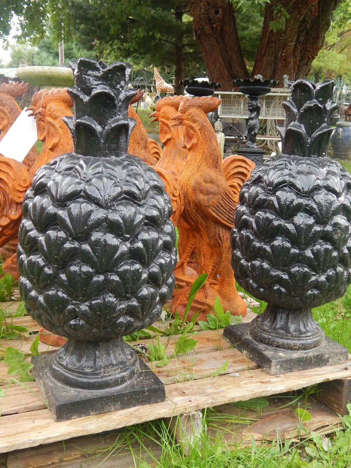 Urns Cast Iron - Pair Black Pineapple Urn 1