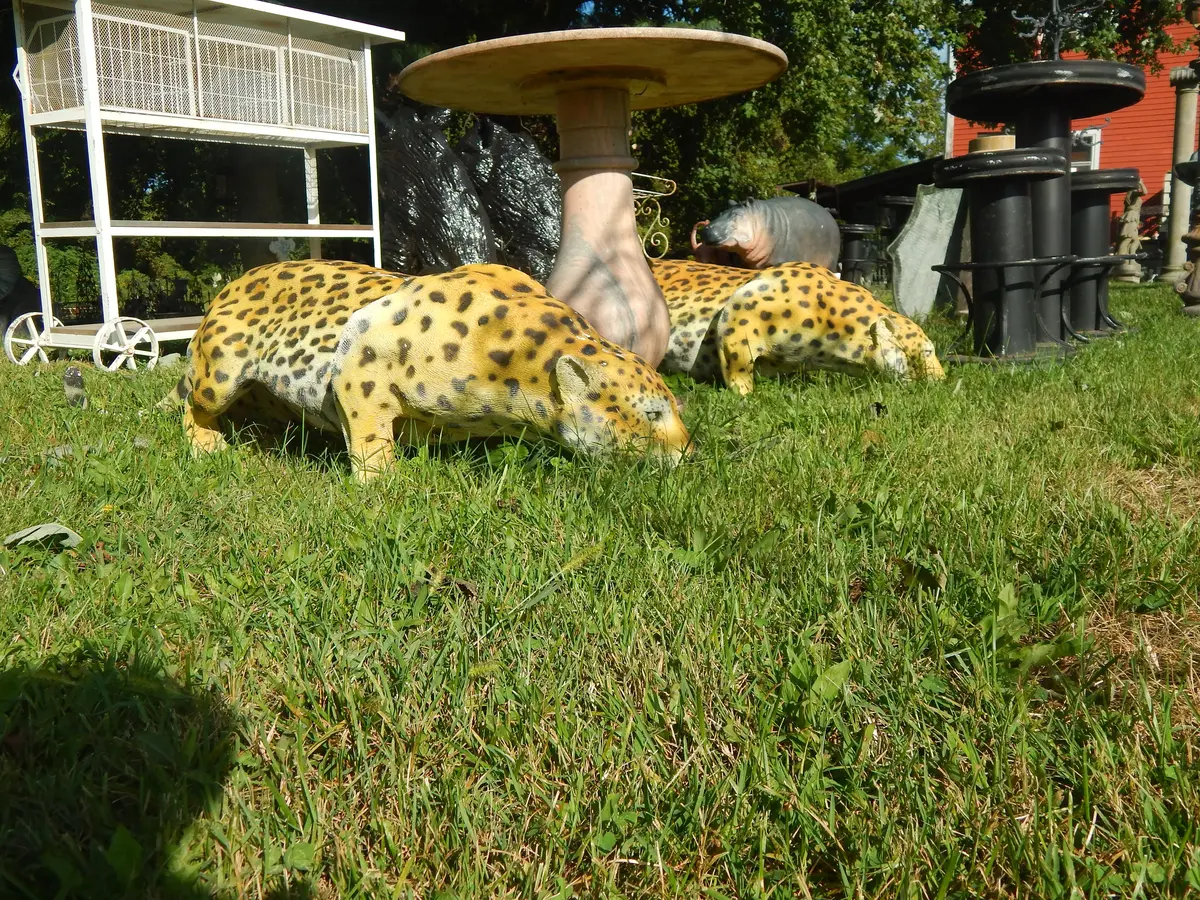 Statue - Life Size Crunching Cheetah 1