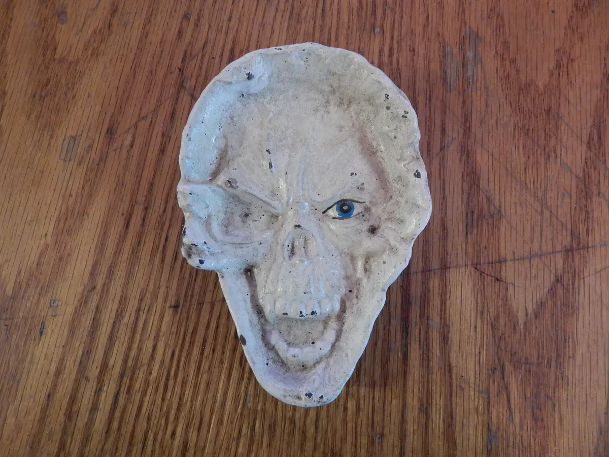 Ashtray -Cast Iron   One Eye Skeleton 1