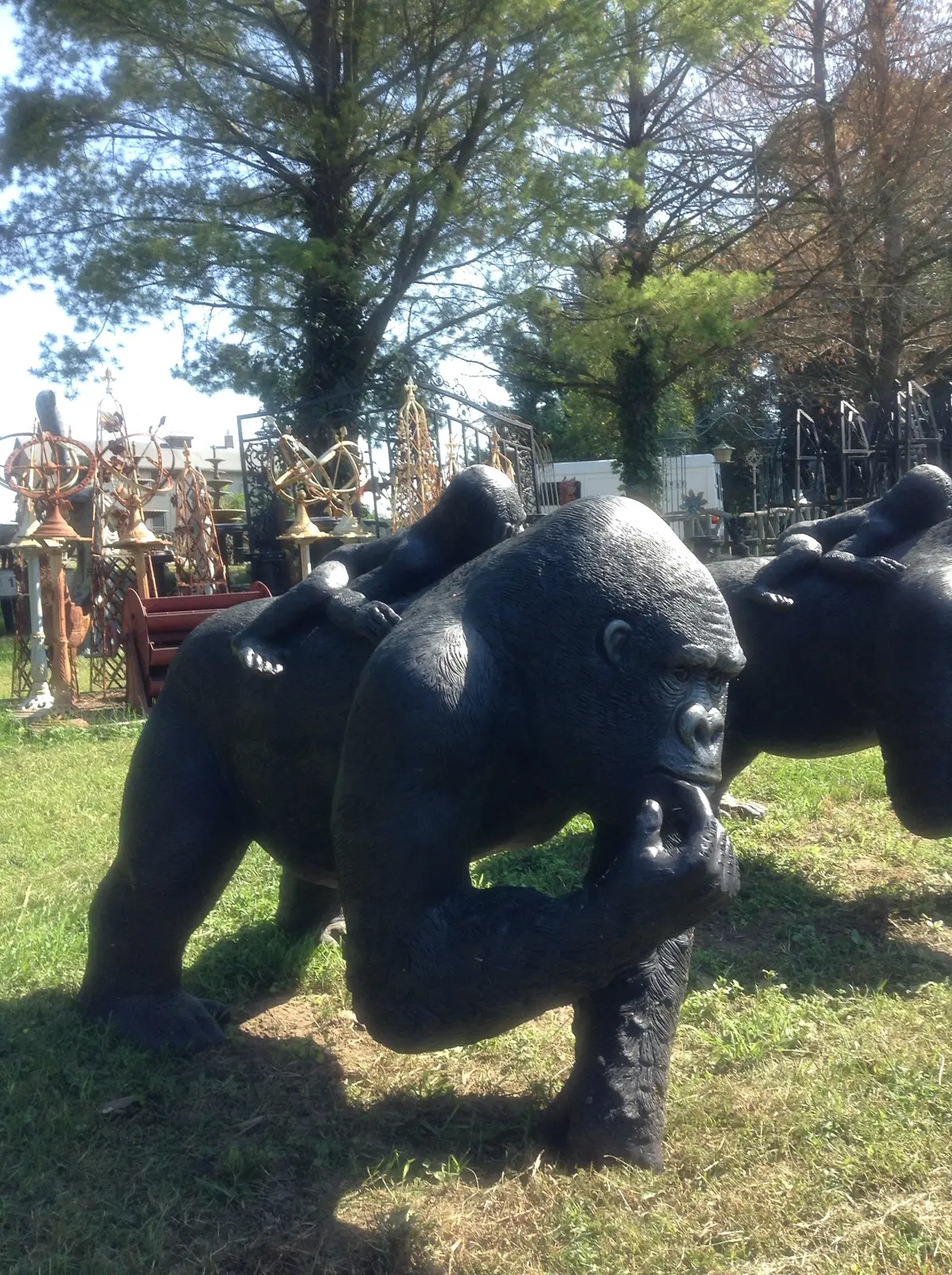 Statue - Life Size Gorilla & Child 1