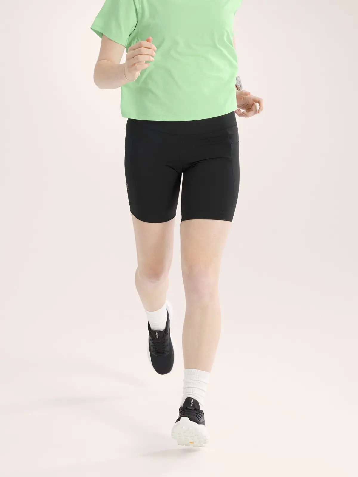 Essent High-Rise Utility Short 8" (Women's) - X000009522 - Past Season 1