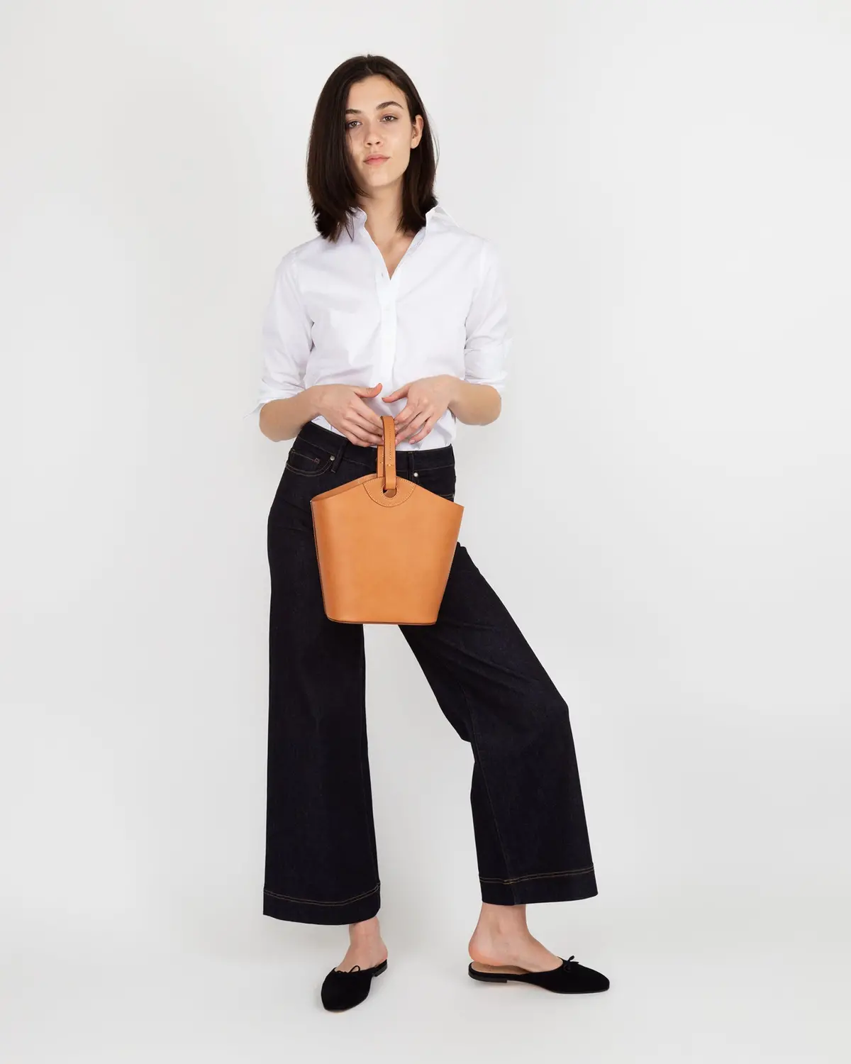 Bucket Tote In Tan Leather 2