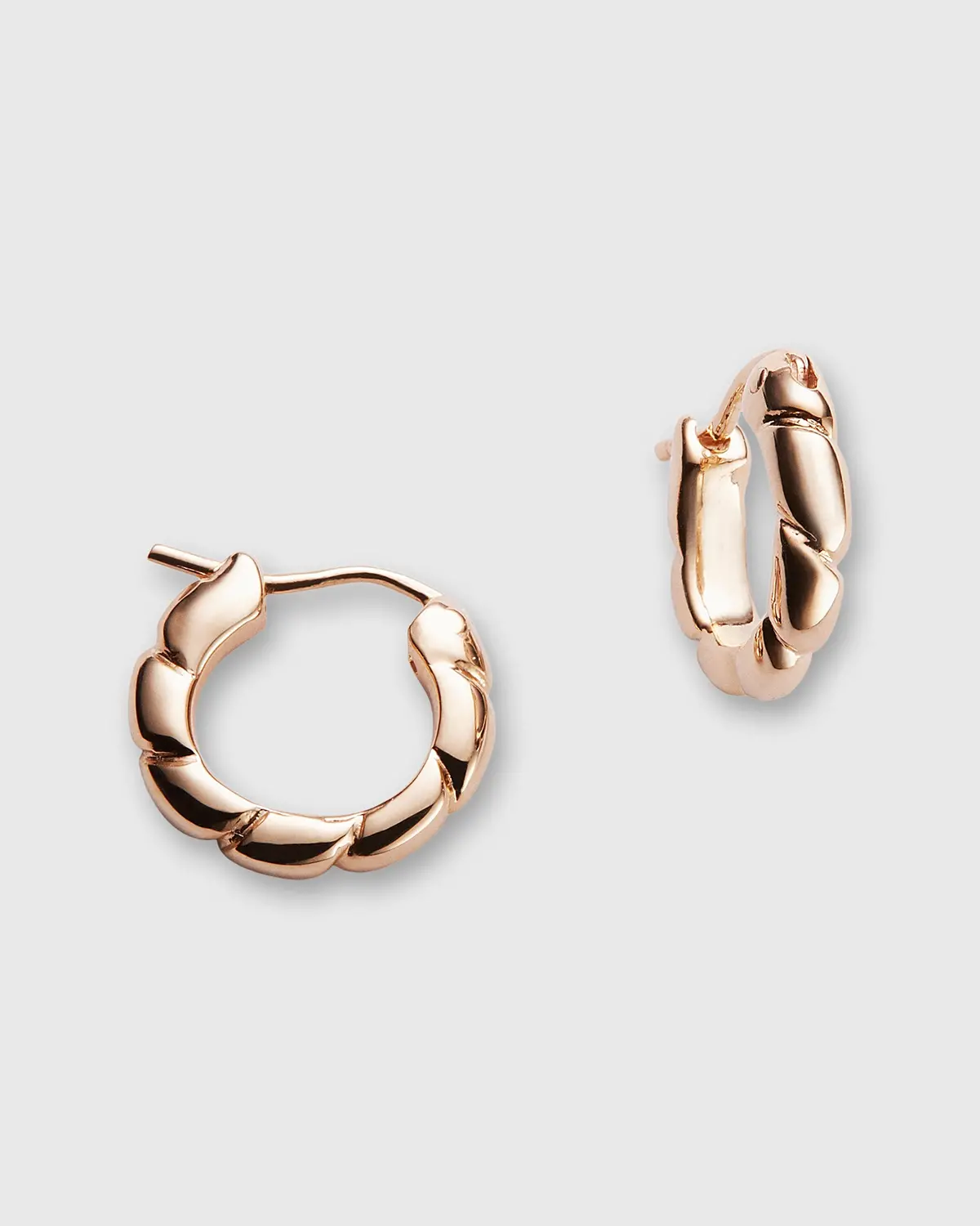 Small Curly Hoop Earrings In Gold-Plated Brass 1
